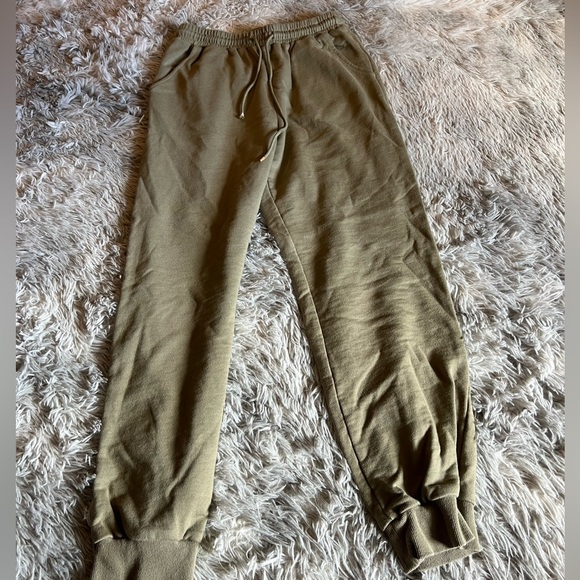 Shein solid color green sweatpants - Picture 2 of 4